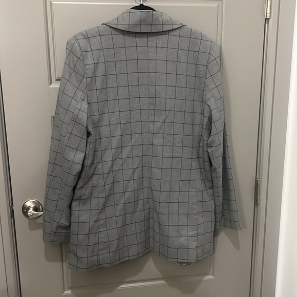 a New Day Grey and Black Plaid Blazer with Tortoise Button and Pockets - Picture 7 of 7